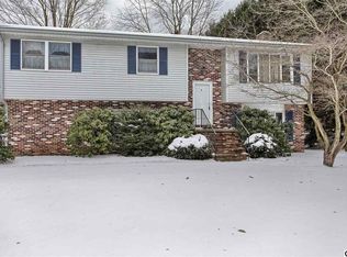 8 Durham Dr, Dillsburg, PA 17019