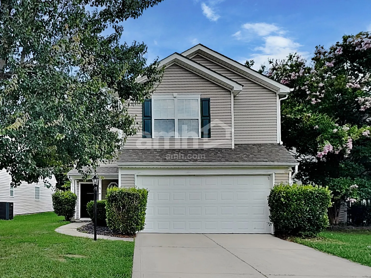 4 bed, 2.5 bath, 1950 sqft, $2,400 — Photo 1