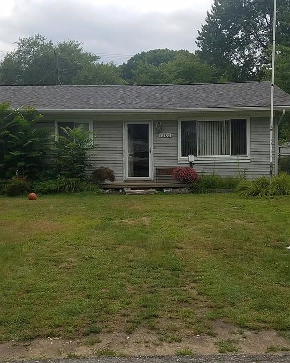 2nd image of 1505 Clinton St
