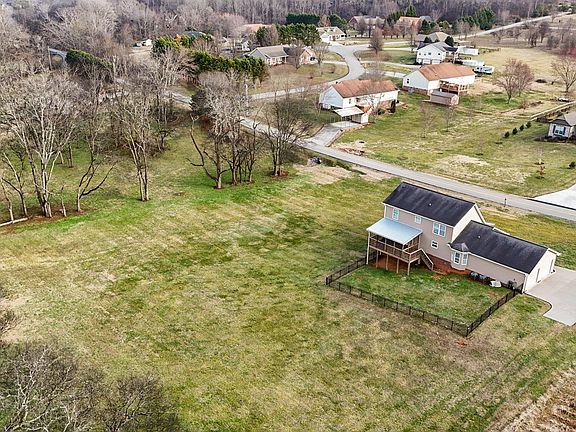 3rd image of 535 Doc Norton Rd