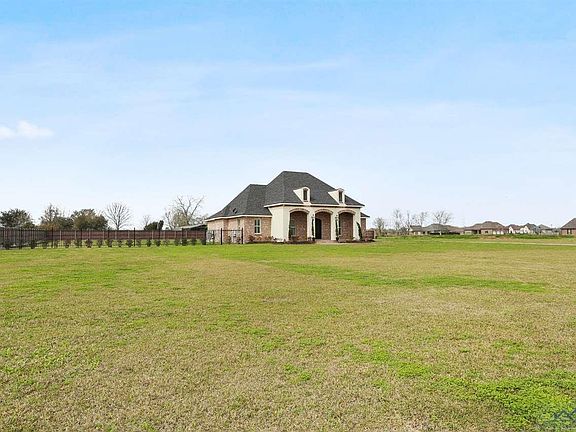 3rd image of 220 Moss Point Dr