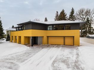 3012 E Elmwood Dr, Grand Forks, ND 58201