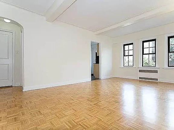 2nd image of 95 Christopher St APT 8G