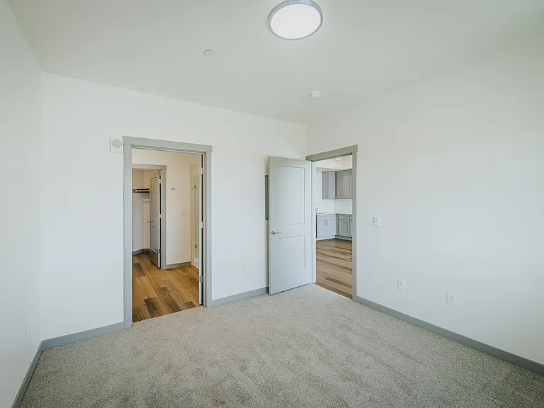 Grand Vista Apartments — Photo 12