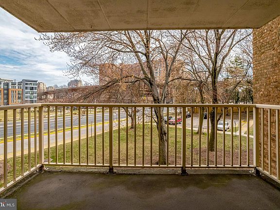 5th image of 5701 Indian Ct APT 2C