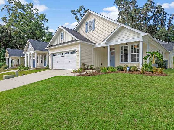 2nd image of 328 Gathering Oaks Dr