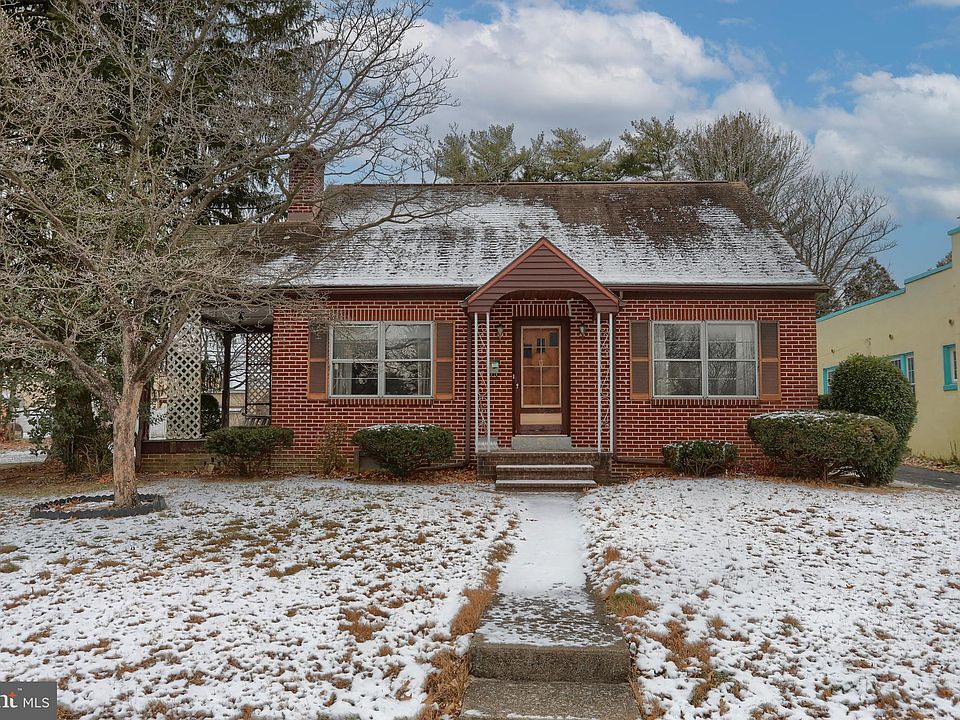 1st image of 54 Oak Ave