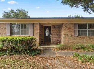 1999 N Roberts Cir, Pensacola, FL 32534