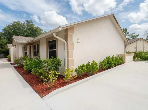 1654 Hawthorne Pl, Wellington, FL 33414