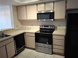 3 bed, 3.0 bath, $2,550 — Photo 3