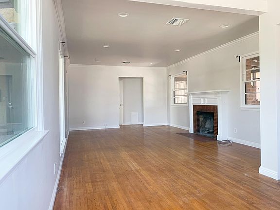 3rd image of 313 W Cedar Ave