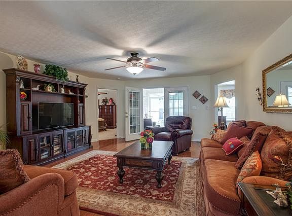 5th image of 1130 Pinehurst Dr