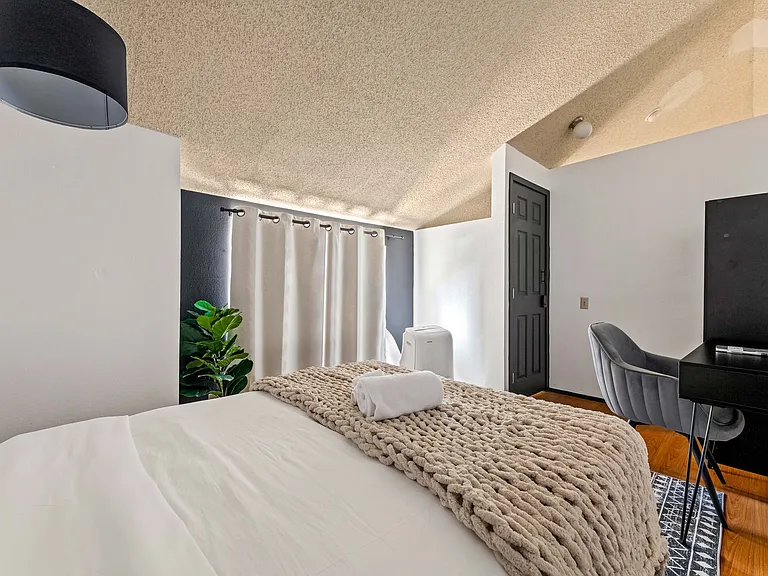 1823 Pelham Ave #6 — Photo 3