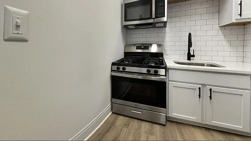 364 King St Photo 1