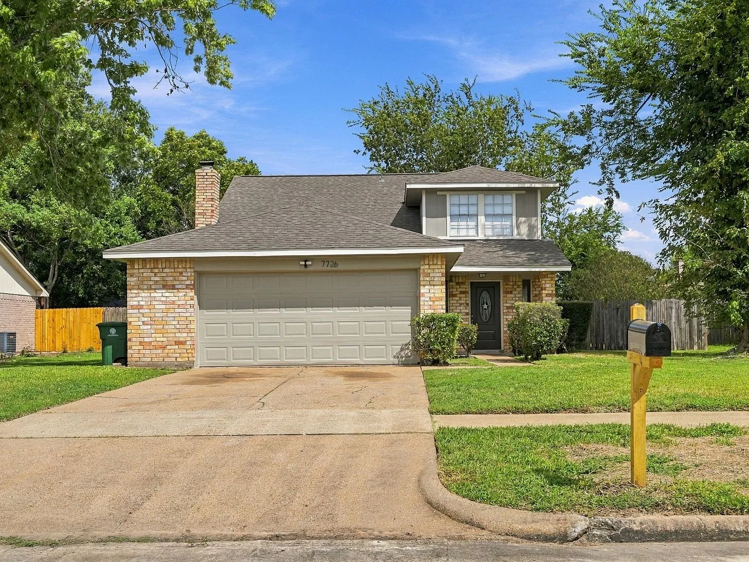 3 bed, 2.0 bath, 1763 sqft, $2,000 — Photo 2
