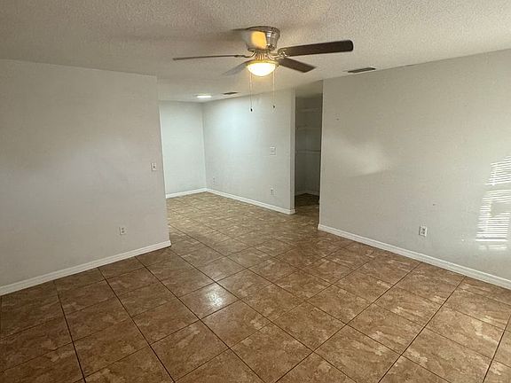 5th image of 820 Juanita Cir