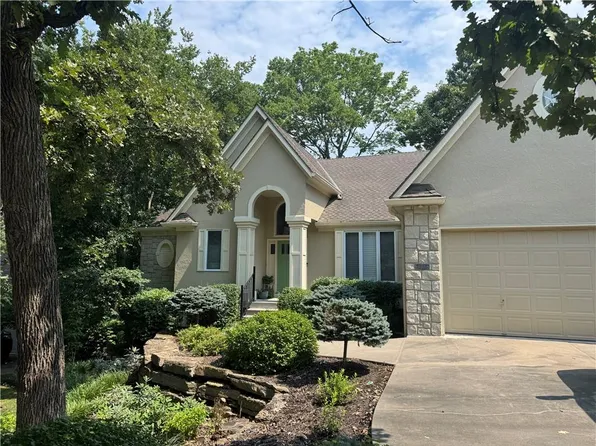 2228 SW Waterfall Pl, Lees Summit, MO 64081