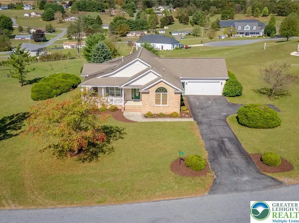 51 S Red Oak Ter, New Ringgold, PA 17960