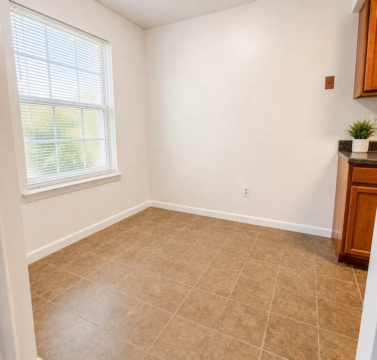 2 bed, 1.5 bath, 1150 sqft, $1,895 — Photo 2