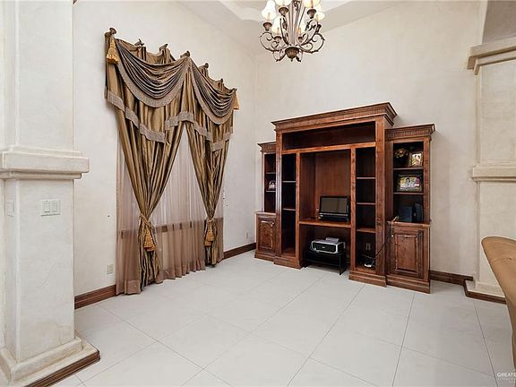 3rd image of 1709 Palazzo Dr