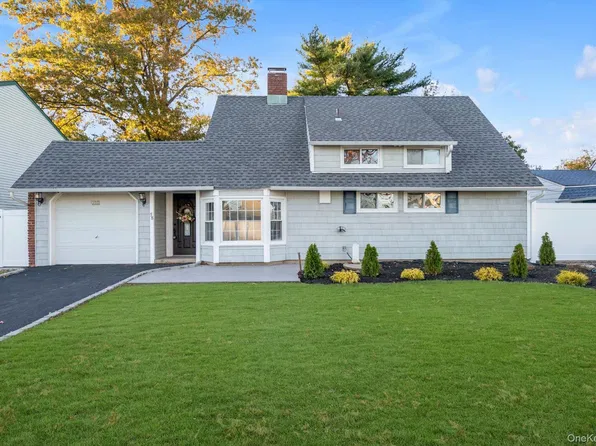 58 Choir Lane, Westbury, NY 11590