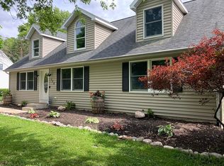 128 S Sager Rd, Valparaiso, IN 46383