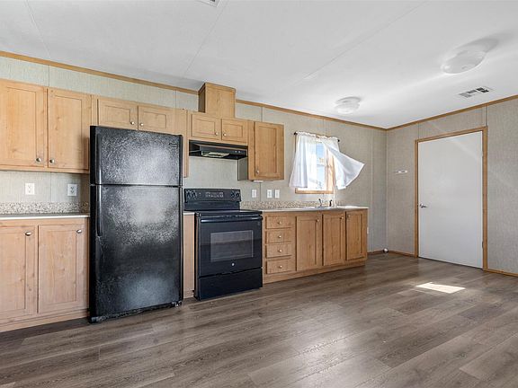 4th image of 760 Blueberry Rd