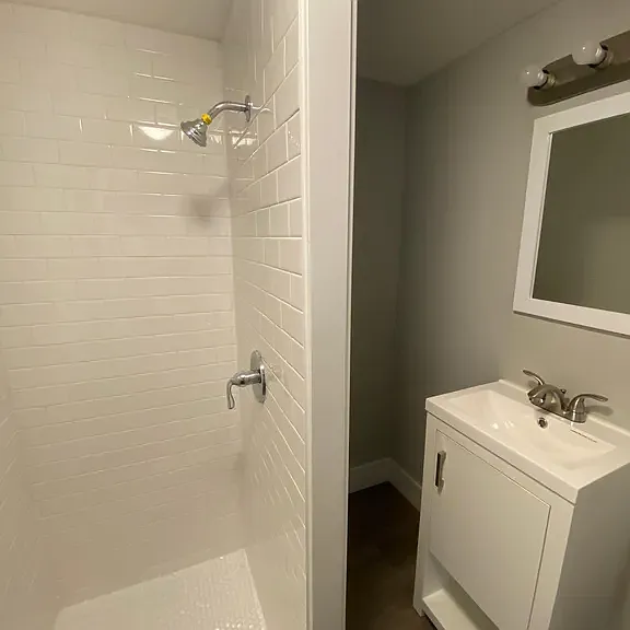 1019 W 18th St #1R — Photo 8