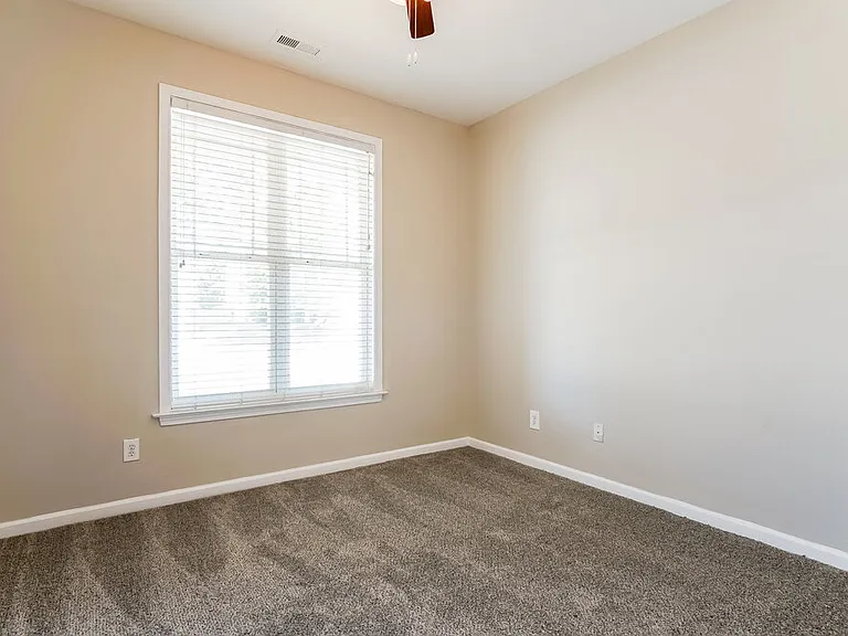 236 Haywood Ln — Photo 11