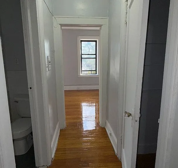 Hill Manor - Renovated Apartments Near Train Station — Photo 33