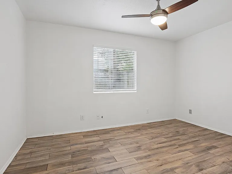 6803 Woodhue Dr #B — Photo 10
