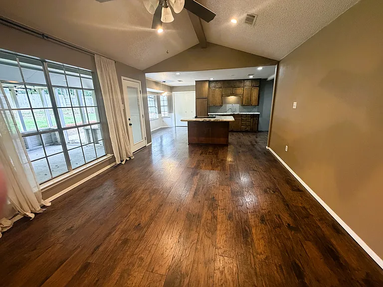 804 Spring Brook Dr — Photo 4