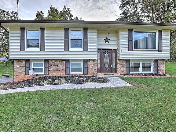 3rd image of 605 Kerry Ct