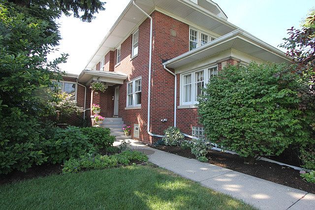 1st image of 827 N Oak Park Ave