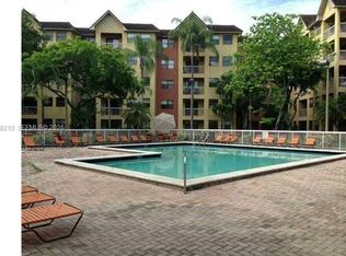 8343 Lake Dr APT 101, Doral, FL 33166
