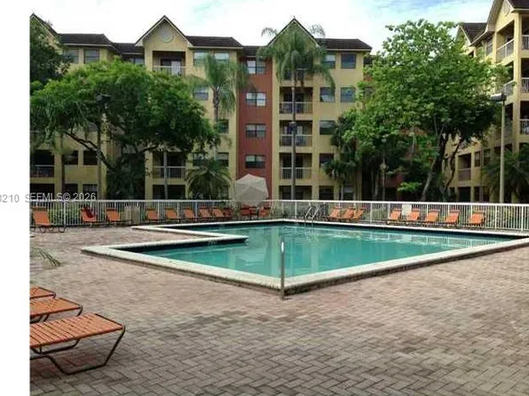 8343 Lake Dr APT 101, Doral, FL 33166