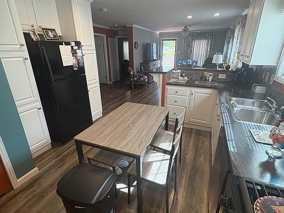 5th image of 511 Maple Dr