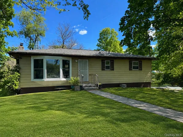 1 Corine Drive, Poughkeepsie, NY 12601