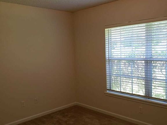 2nd image of 7-B Bunker Knolls Ln