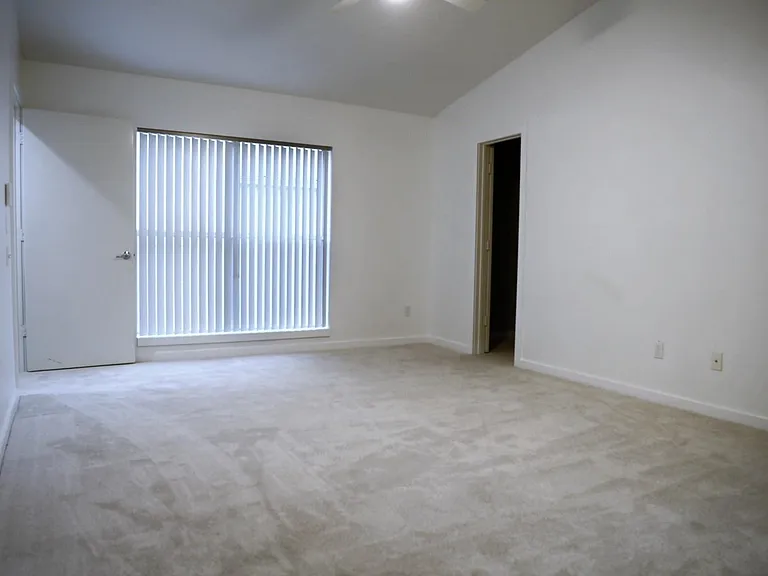 702 Ruthven St — Photo 14