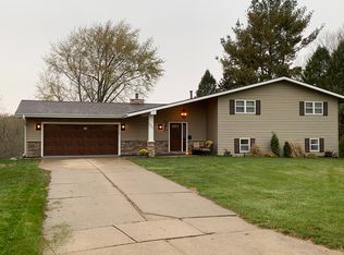 907 Arlington Dr, Marshalltown, IA 50158