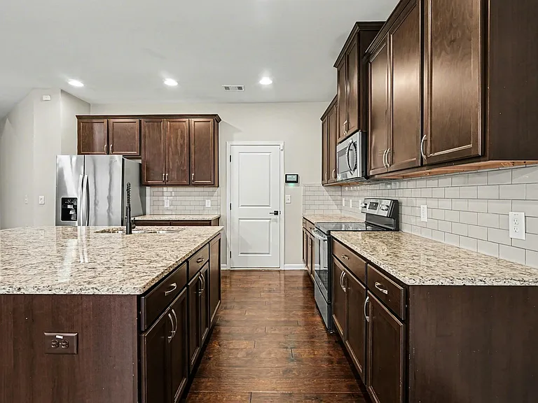 5873 Keystone Ln — Photo 9