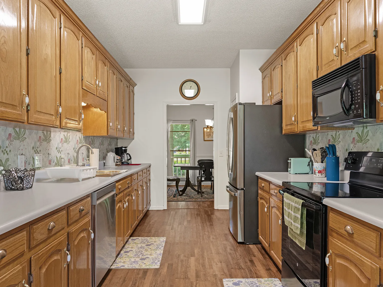 4 bed, 2206 sqft, $4,750 — Photo 3