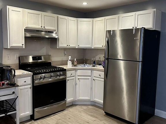 3rd image of 28 Moreno Ct Floor 2