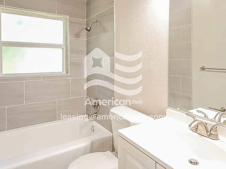 1583683_014_wm_-_bathroom_13181377.jpg