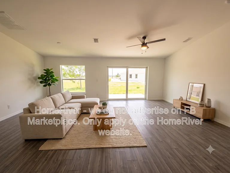 4303 NE 12th Ct — Photo 3