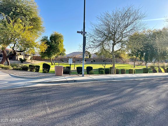3rd image of 8809 W WINDROSE Drive