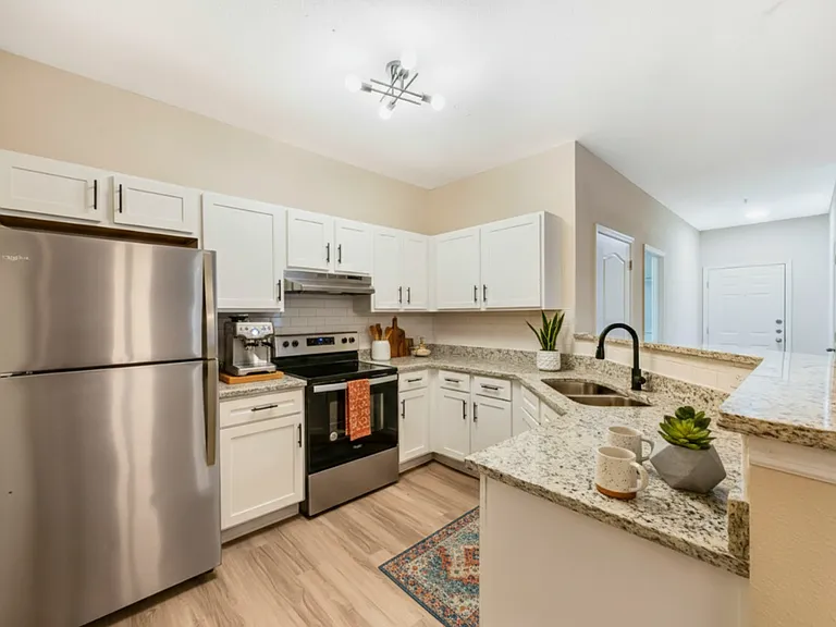 Ashbury Square Apartments — Photo 1
