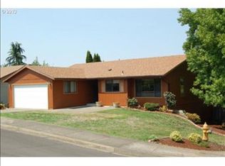 2806 W Colvin Ave, Roseburg, OR 97471
