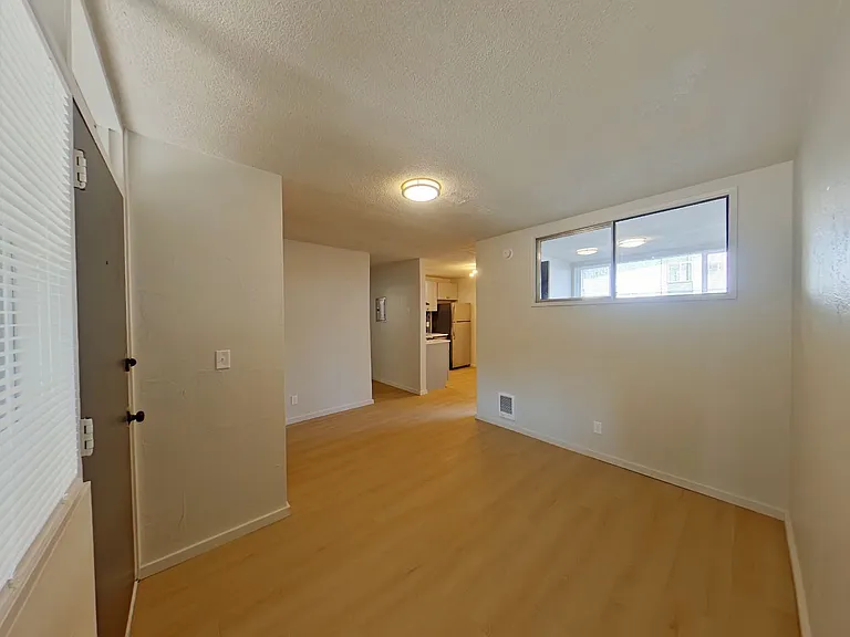 University Manor - Newly Renovated Units just a short walk from Campus! — Photo 54